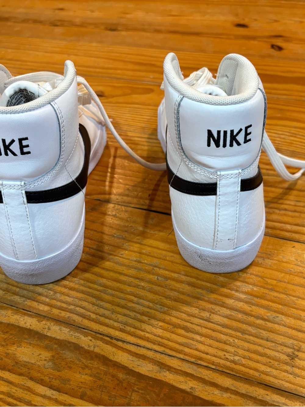 Nike - Picture 4 of 6